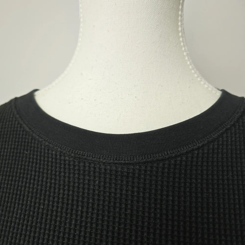 Uniqlo Black Waffle Knit Crewneck Long Sleeve Top Sz XL Textured - Picture 4 of 7